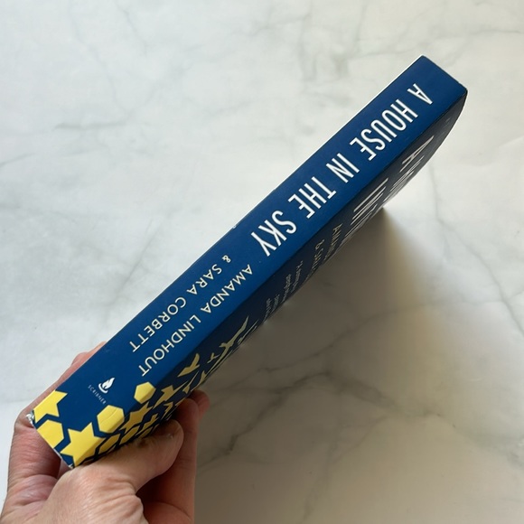 BEST SELLER A House in the Sky by Amanda Lindhout & Sara Corbett - Picture 4 of 12